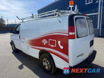 Trzecie zdjęcie samochodu z tyłu: 2015 CHEVROLET EXPRESS G2500 VIN:1GCWGFCF7F1268555 - miniatura