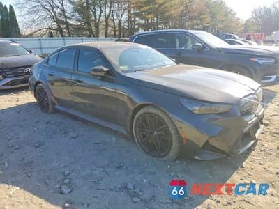Czwarte zdjęcie samochodu z boku: 2025 BMW M5 VIN:WBS83FK09SCU54266 - miniatura