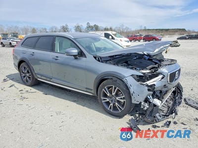 Czwarte zdjęcie samochodu z boku: 2017 VOLVO V90 CROSS COUNTRY T6 INSCRIPTION VIN:YV4A22NL8H1004197 - miniatura