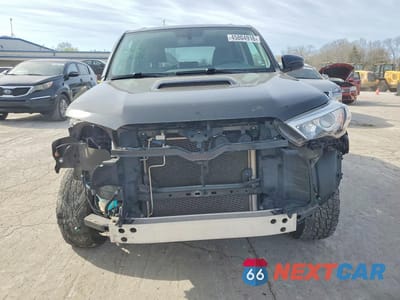 Piąte zdjęcie samochodu w środku: 2018 TOYOTA 4RUNNER TRD PRO VIN:JTEBU5JR8J5568696 - miniatura