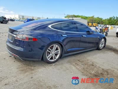 Trzecie zdjęcie samochodu z tyłu: 2015 TESLA MODEL S 85D VIN:5YJSA1H27FFP74547 - miniatura