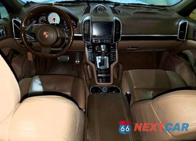 Zdjęcie 8 z 13 samochodu: 2012 PORSCHE CAYENNE S VIN:WP1AB2A26CLA48341 - miniatura