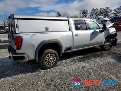 Trzecie zdjęcie samochodu z tyłu: 2023 GMC SIERRA K2500 SLE VIN:1GT49ME7XPF260210 - miniatura