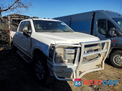 Czwarte zdjęcie samochodu z boku: 2018 FORD F350 SUPER DUTY VIN:1FT8W3BT5JEB50927 - miniatura