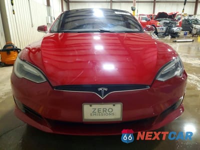 Piąte zdjęcie samochodu w środku: 2016 TESLA MODEL S VIN:5YJSA1E18GF158918 - miniatura