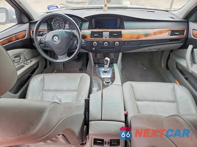 Zdjęcie 8 z 11 samochodu: 2010 BMW 528I VIN:WBANU5C59AC363781 - miniatura