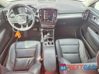 Zdjęcie 8 z 13 samochodu: 2022 VOLVO XC40 T5 MOMENTUM VIN:YV4162UK1N2760053 - miniatura