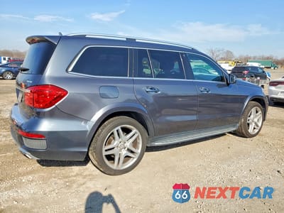 Trzecie zdjęcie samochodu z tyłu: 2015 MERCEDES-BENZ GL 550 4MATIC VIN:4JGDF7DE8FA551094 - miniatura