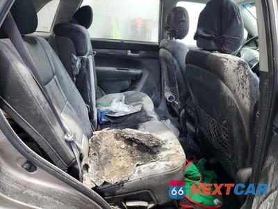 Zdjęcie 11 z 12 samochodu: 2014 KIA SORENTO LX VIN:5XYKT3A61EG431906 - miniatura