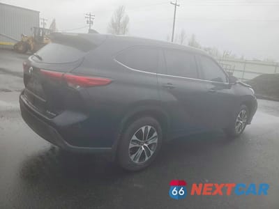 Trzecie zdjęcie samochodu z tyłu: 2023 TOYOTA HIGHLANDER XLE VIN:5TDKDRBH3PS508720 - miniatura
