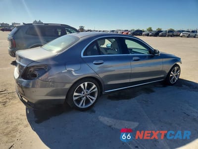 Trzecie zdjęcie samochodu z tyłu: 2018 MERCEDES-BENZ C 300 VIN:55SWF4JB1JU272395 - miniatura