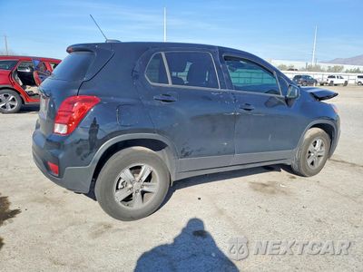 Trzecie zdjęcie samochodu z tyłu: 2022 CHEVROLET TRAX LS VIN:KL7CJNSM7NB544639 - miniatura