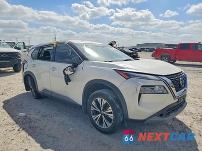 Czwarte zdjęcie samochodu z boku: 2021 NISSAN ROGUE SV VIN:JN8AT3BA0MW017827 - miniatura