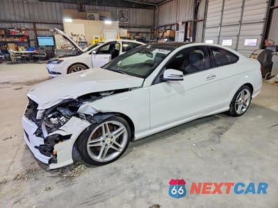 2015 MERCEDES-BENZ C 350 4MATIC WDDGJ8JB2FG415479 - główne zdjęcie licytacji z USA - miniatura