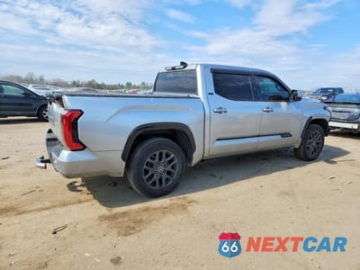 Trzecie zdjęcie samochodu z tyłu: 2022 TOYOTA TUNDRA PLATINUM VIN:5TFNA5DB9NX022332 - miniatura