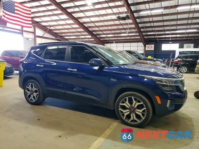 Czwarte zdjęcie samochodu z boku: 2021 KIA SELTOS SX TURBO VIN:KNDETCA26M7051644 - miniatura