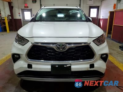 Piąte zdjęcie samochodu w środku: 2023 TOYOTA HIGHLANDER PLATINUM VIN:5TDKDRBH1PS506156 - miniatura