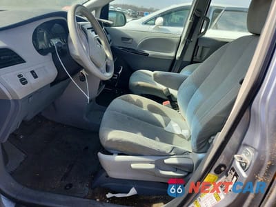 Zdjęcie 7 z 13 samochodu: 2013 TOYOTA SIENNA L 7-PASSENGER VIN:5TDZK3DC6DS317579 - miniatura