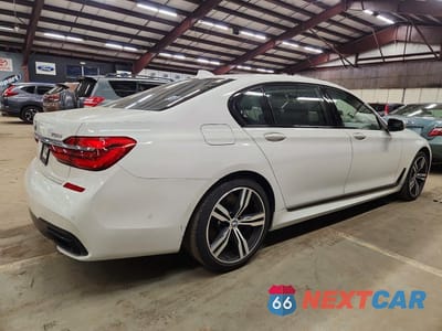 Trzecie zdjęcie samochodu z tyłu: 2018 BMW 750 XI VIN:WBA7F2C55JB238347 - miniatura