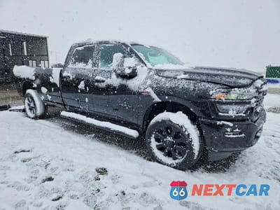 Czwarte zdjęcie samochodu z boku: 2025 RAM 3500 BIG HORN VIN:3C63R3HL9SG535692 - miniatura