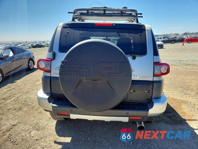 Zdjęcie 6 z 13 samochodu: 2012 TOYOTA FJ CRUISER BASE VIN:JTEZU4BF6CK012484 - miniatura