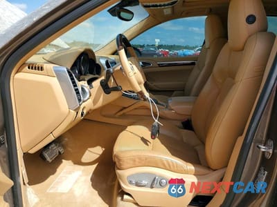 Zdjęcie 7 z 12 samochodu: 2014 PORSCHE CAYENNE S HYBRID VIN:WP1AE2A29ELA51180 - miniatura