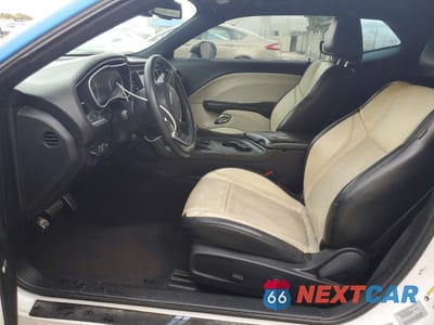 Zdjęcie 7 z 14 samochodu: 2016 DODGE CHALLENGER SXT VIN:2C3CDZAGXGH316937 - miniatura