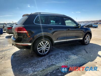 Trzecie zdjęcie samochodu z tyłu: 2016 VOLKSWAGEN TOUAREG TDI VIN:WVGEP9BPXGD003633 - miniatura
