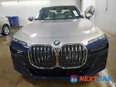 Piąte zdjęcie samochodu w środku: 2025 BMW 760 XI VIN:WBA33EJ01SCV02000 - miniatura
