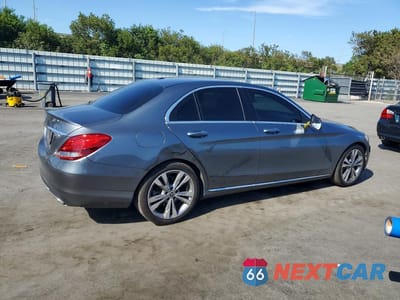 Trzecie zdjęcie samochodu z tyłu: 2018 MERCEDES-BENZ C 300 VIN:55SWF4JB0JU262778 - miniatura