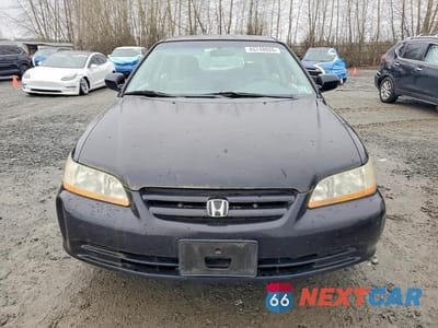 Piąte zdjęcie samochodu w środku: 2002 HONDA ACCORD LX VIN:3HGCG564X2G703072 - miniatura