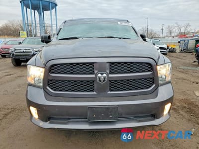 Piąte zdjęcie samochodu w środku: 2018 RAM 1500 ST VIN:1C6RR7FT4JS135762 - miniatura