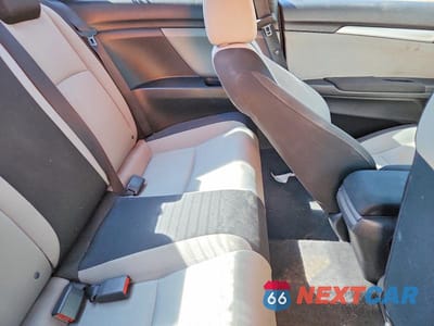 Zdjęcie 10 z 13 samochodu: 2018 HONDA CIVIC EX VIN:2HGFC3B37JH350525 - miniatura