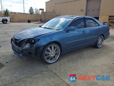 2002 TOYOTA CAMRY XLE V6 4T1BF30K32U537141 - główne zdjęcie licytacji z USA - miniatura