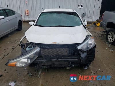 Piąte zdjęcie samochodu w środku: 2016 KIA FORTE LX VIN:KNAFK4A63G5494119 - miniatura