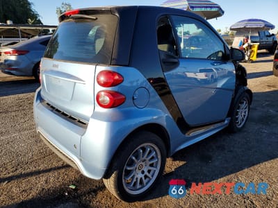 Trzecie zdjęcie samochodu z tyłu: 2014 SMART FORTWO PURE VIN:WMEEJ3BA0EK773817 - miniatura