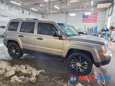 Czwarte zdjęcie samochodu z boku: 2015 JEEP PATRIOT SPORT VIN:1C4NJPBB0FD273760 - miniatura