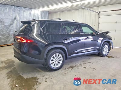 Trzecie zdjęcie samochodu z tyłu: 2026 TOYOTA GRAND HIGHLANDER HYBRID XLE VIN:5TDACAB59TS077008 - miniatura