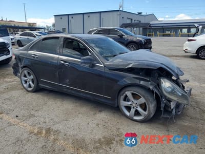 Czwarte zdjęcie samochodu z boku: 2014 MERCEDES-BENZ C 250 VIN:WDDGF4HB9EA966526 - miniatura