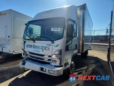 2024 ISUZU NPR HD BOX TRUCK 54DC4W1D3RS202835 - główne zdjęcie licytacji z USA - miniatura