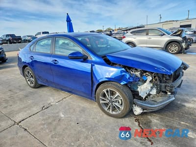 Czwarte zdjęcie samochodu z boku: 2023 KIA FORTE LXS VIN:3KPF24AD5PE596348 - miniatura