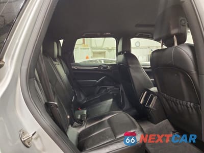 Zdjęcie 11 z 13 samochodu: 2012 PORSCHE CAYENNE VIN:WP1AA2A26CLA08974 - miniatura