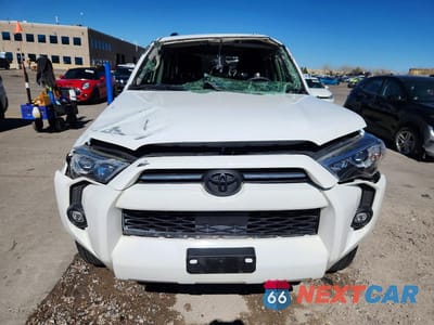 Piąte zdjęcie samochodu w środku: 2021 TOYOTA 4RUNNER SR5 VIN:JTEMU5JR4M5887932 - miniatura