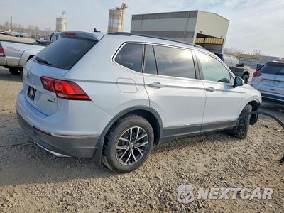 Trzecie zdjęcie samochodu z tyłu: 2018 VOLKSWAGEN TIGUAN SE VIN:3VV2B7AX6JM000690 - miniatura