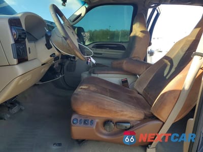 Zdjęcie 7 z 13 samochodu: 2005 FORD F350 SUPER DUTY VIN:1FTWW33PX5EC30173 - miniatura