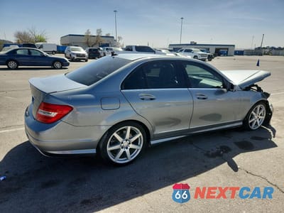 Trzecie zdjęcie samochodu z tyłu: 2013 MERCEDES-BENZ C 250 VIN:WDDGF4HBXDR264389 - miniatura
