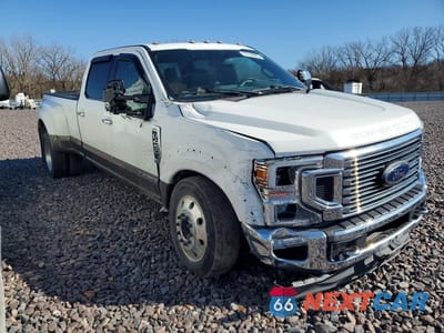 Czwarte zdjęcie samochodu z boku: 2022 FORD F450 SUPER DUTY VIN:1FT8W4DT1NEF54008 - miniatura