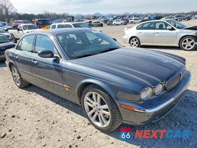 Czwarte zdjęcie samochodu z boku: 2004 JAGUAR XJR VIN:SAJWA73B84TG29902 - miniatura