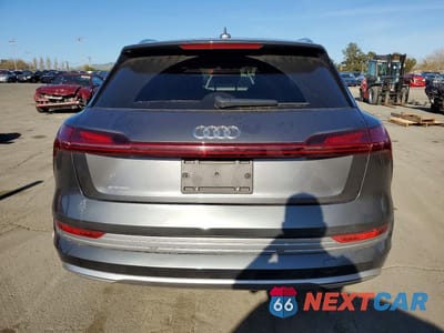 Zdjęcie 6 z 13 samochodu: 2019 AUDI E-TRON PRESTIGE VIN:WA1VAAGE9KB007122 - miniatura