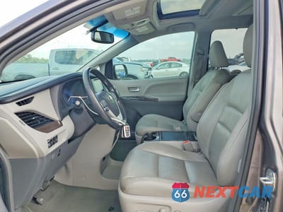 Zdjęcie 7 z 13 samochodu: 2016 TOYOTA SIENNA XLE PREMIUM 8-PASSENGER VIN:5TDYK3DC7GS698021 - miniatura